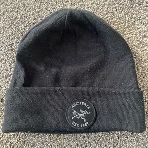Arc’teryx fleece lined toque
